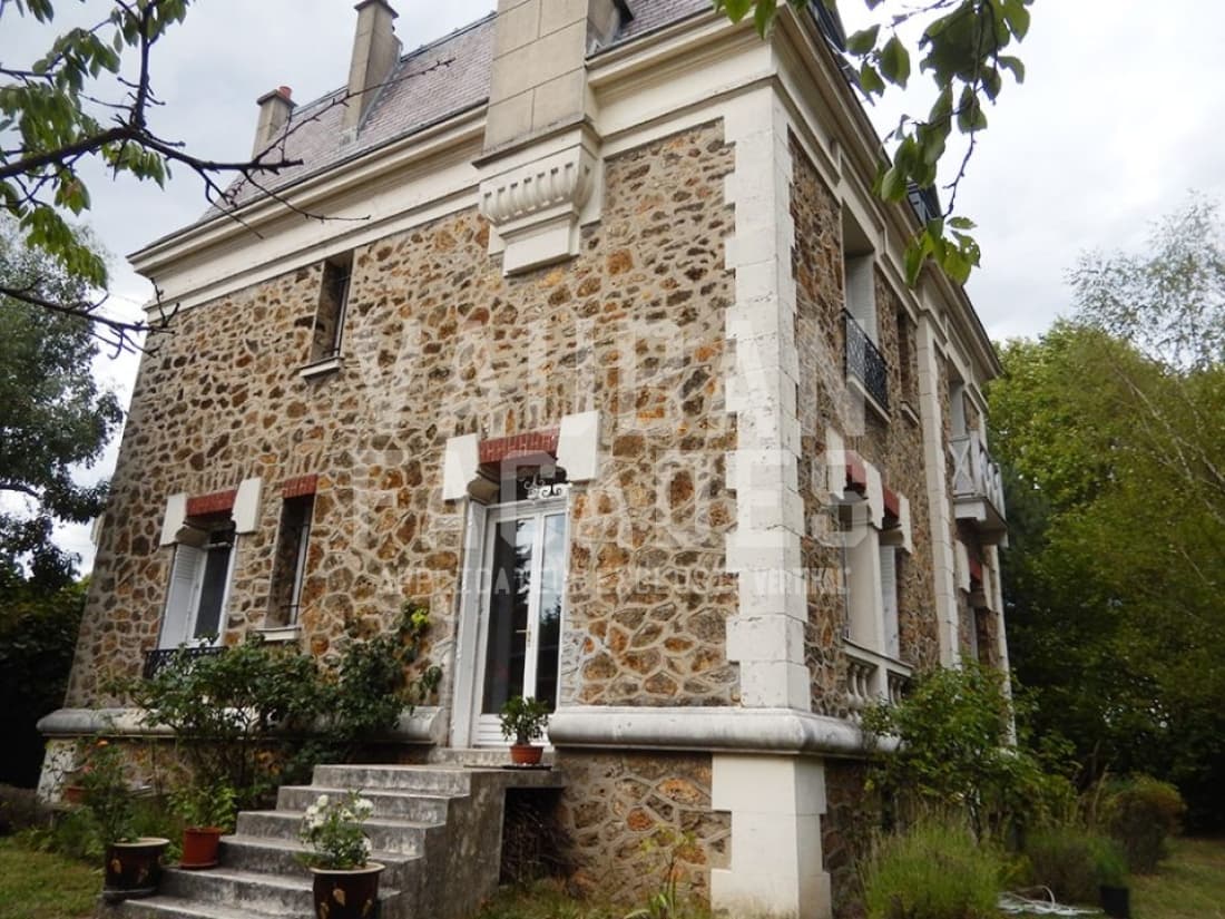 Rénovation des façades d’un hôtel particulier à la Mansart 1910 en pierre Meulière avant