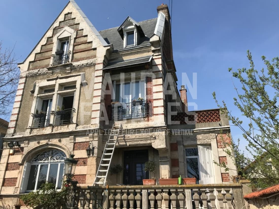 Ravalement de façade en plâtrerie, chaux et peinture au Raincy